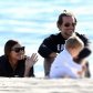 Брэдли Купер и Ирина Шейк с дочерью отдыхают на пляже Sunset Beach