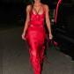 Образ Ким Кардашьян в честь 43-летия: огненно-красное платье из шелковистых лоскутов