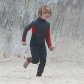 Первый урок серфинга для близнецов Джоли-Питт