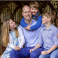 Принц Уильям с тремя детьми на портрете в честь празднования Дня отца