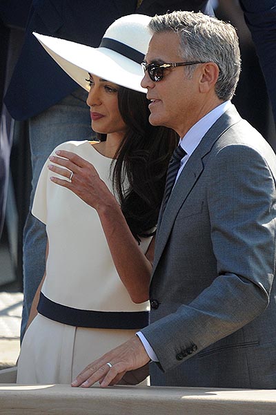George and Amal go to the Venice town Hal to officialize their marriage