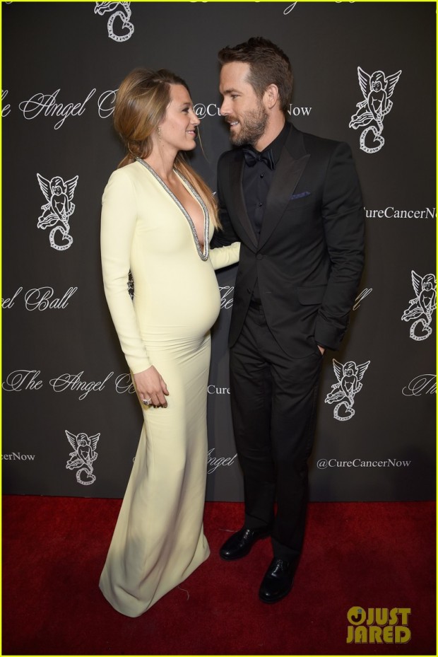 blake-lively-accentuates-baby-bump-with-a-beaming-ryan-reynolds-18
