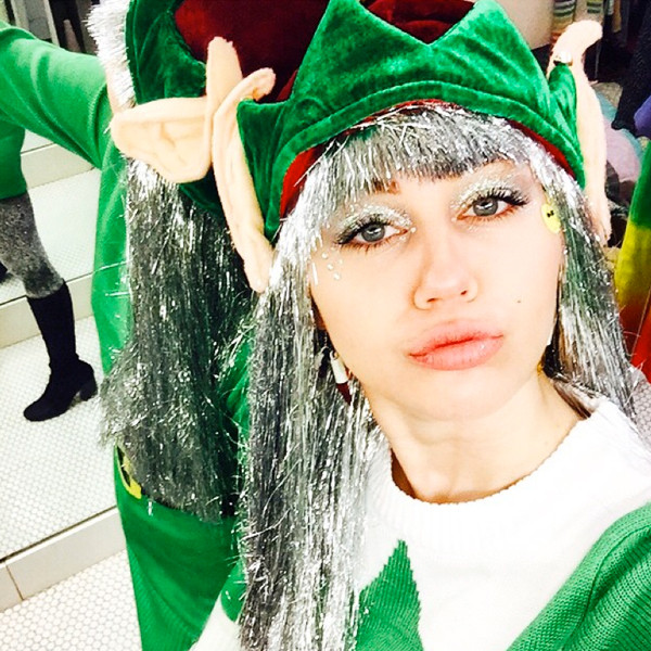 rs_600x600-141224121407-600.Miley-Cyrus-Instagram-Christmas.jl.122414