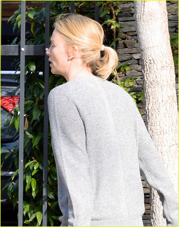 charlize-theron-sean-penn-go-house-hunting-together-01