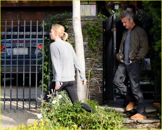 charlize-theron-sean-penn-go-house-hunting-together-04
