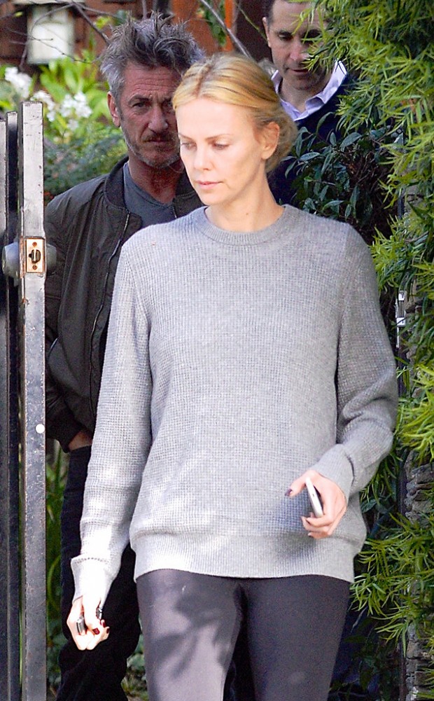 rs_634x1024-150205172213-634.Charlize-Theron-Sean-Penn-House-Hunting.ms.020515