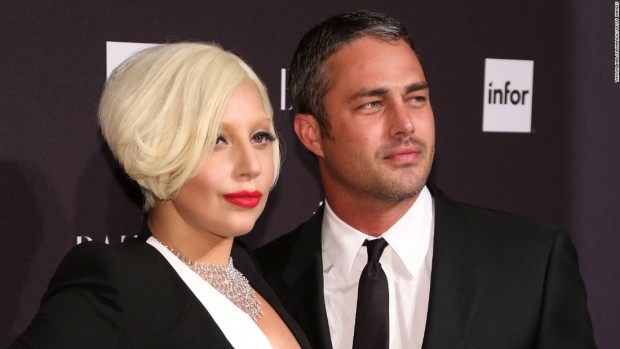 150216165536-lady-gaga-and-taylor-kinney-restricted-super-169