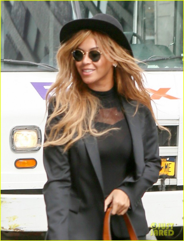 Beyonce Knowles Arrives At Her NYC Office With Camera In Hand