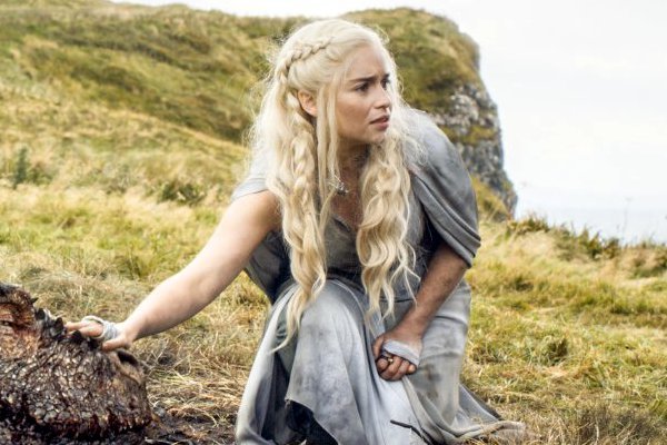 emilia-clarke-says-game-of-thrones-season-6-will-be-full-of-shocking-moments