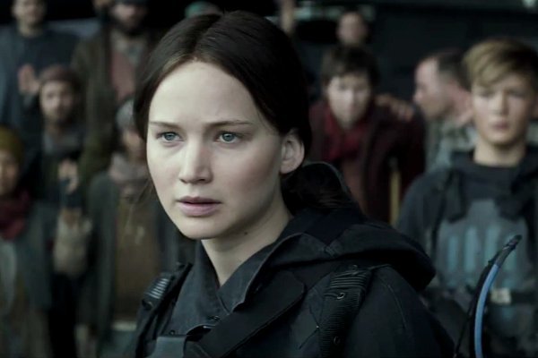 jennifer-lawrence-leads-the-revolution-in-the-hunger-games-mockingjay-part-2