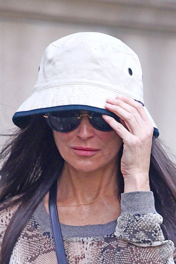 demi-moore-shops-skincare-products-nyc-03