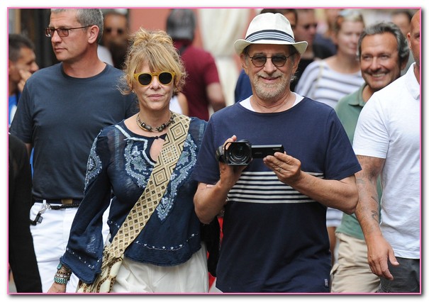51813979 Legendary director Steven Spielberg goes shopping with his wife Kate Capshaw and their daughter Destry in Portofino, Italy on August 1, 2015. Steven is enjoying his free time ahead of the release of his new movie, "Bridge of Spies" in October. FameFlynet, Inc - Beverly Hills, CA, USA - +1 (818) 307-4813 RESTRICTIONS APPLY: USA/AUSTRALIA ONLY 