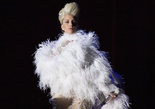 lady-gaga-performs-live-on-stage-02