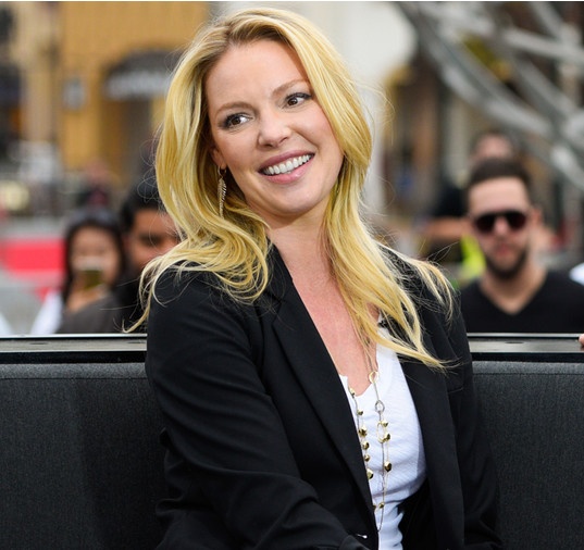 UNIVERSAL CITY, CA - JANUARY 28:  Katherine Heigl visits "Extra" at Universal Studios Hollywood on January 28, 2015 in Universal City, California.  (Photo by Noel Vasquez/Getty Images) 