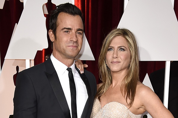 HOLLYWOOD, CA - FEBRUARY 22:  Actress Jennifer Aniston and actor Justin Theroux attend the 87th Annual Academy Awards at Hollywood & Highland Center on February 22, 2015 in Hollywood, California.  (Photo by Frazer Harrison/Getty Images) 