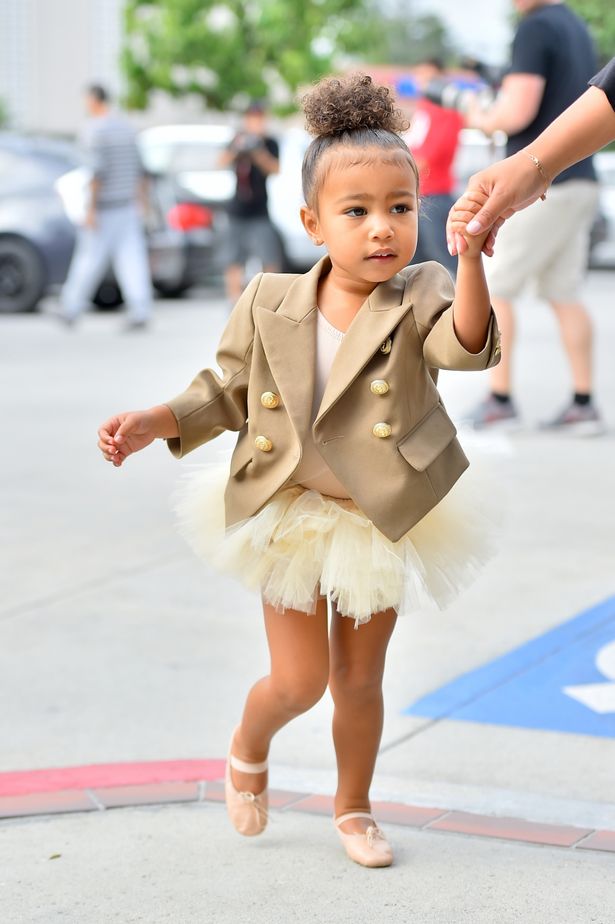 North-West-arrives-at-ballet-wearing-a-brown-coat-and-tutu (1)