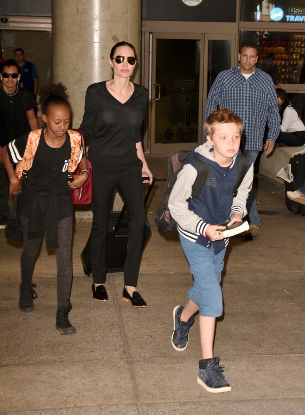 Angelina Jolie arrives at LAX airport in all black with some of her children - Zahara, Pax, Maddox and Shiloh Pictured: Angelina Jolie, Kids Ref: SPL1162927  271015   Picture by: MONEY$HOT / Splash News Splash News and Pictures Los Angeles:	310-821-2666 New York:	212-619-2666 London:	870-934-2666 photodesk@splashnews.com 