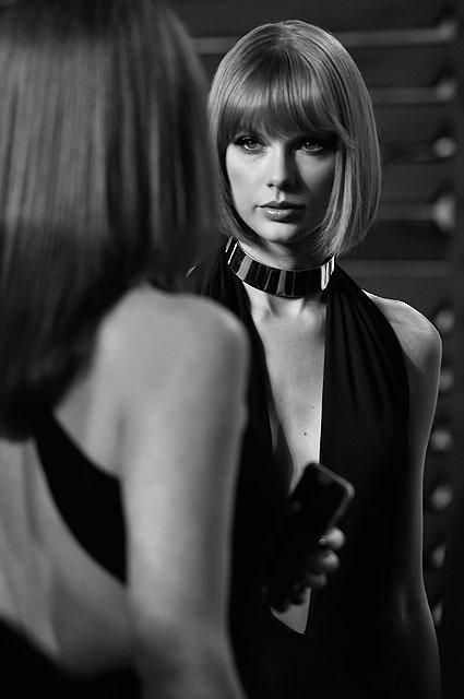 BEVERLY HILLS, CA - FEBRUARY 28:  EDITORS NOTE : This image has been converted to Black and White. Taylor Swift attends the Vanity fair party at Wallis Annenberg Center for the Performing Arts on February 28, 2016 in Beverly Hills, California.  (Photo by Pascal Le Segretain/Getty Images) 