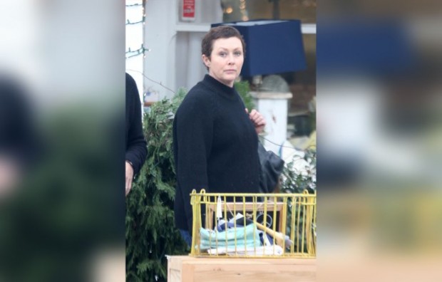 *EXCLUSIVE* Shannen Doherty and her mom enjoy a shopping day together