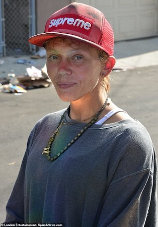 Бывшая звезда Голливуда уже 4 года является бездомной: кажется, такой образ жизни ее устраивает