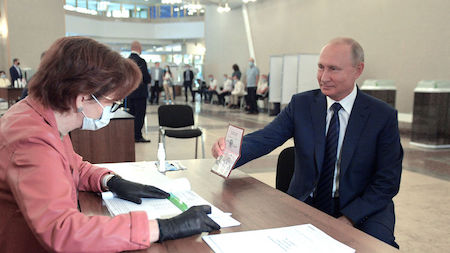 Почему Владимир Путин не хочет прививаться от коронавируса российской вакциной? Ответ странный и необоснованный