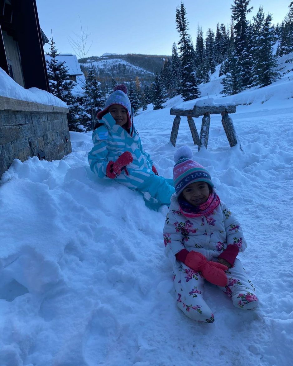 Ванесса Брайант с дочерями и лучшей подругой Сиарой на зимнем отдыхе