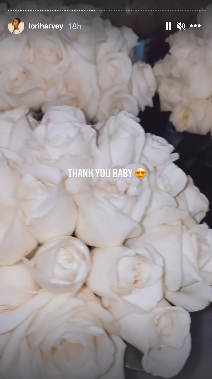 На 24 й день рождения Лори Харви получила 15 огромных букетов белых роз