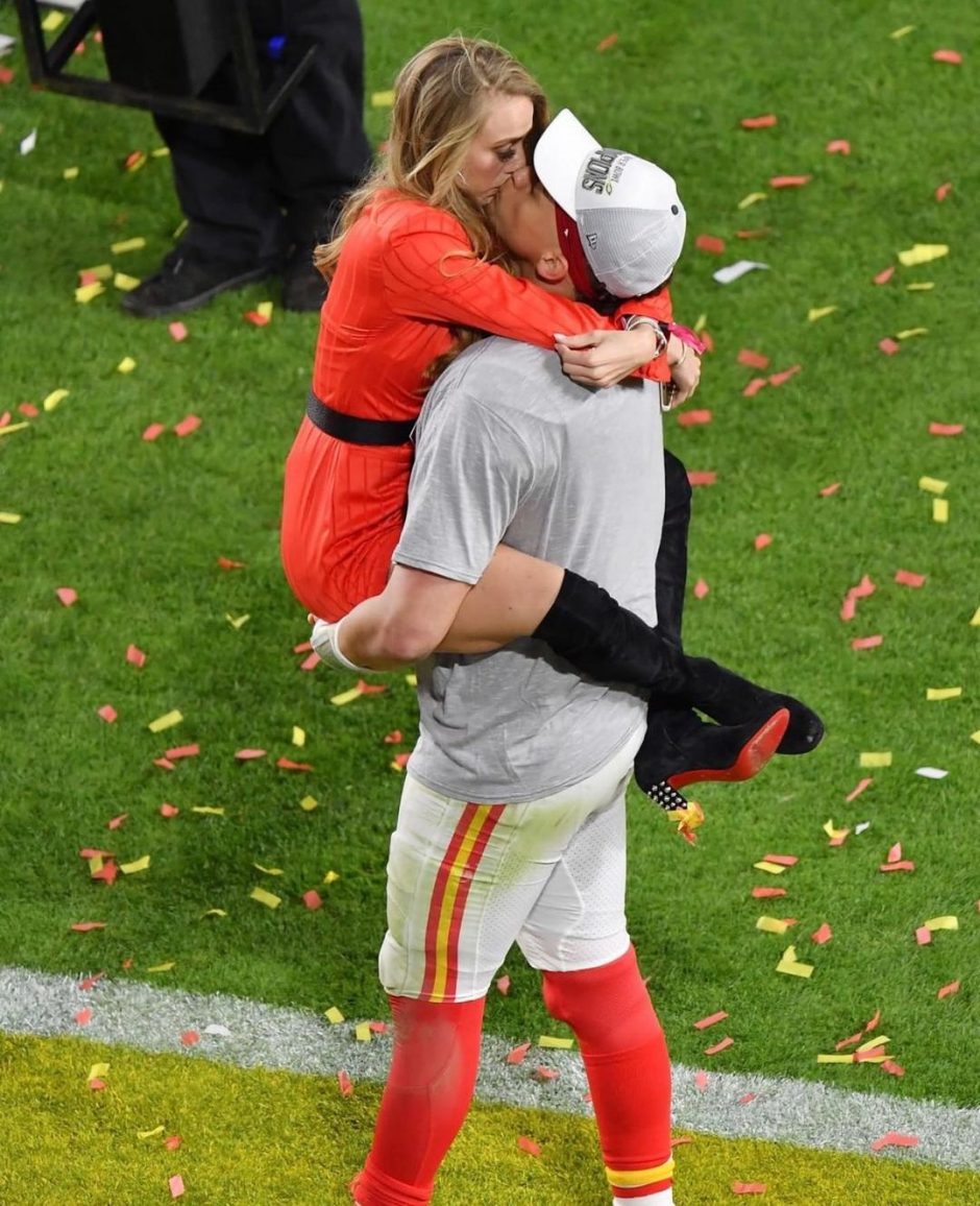 На Суперкубке Super Bowl LV 2021 присутствовала беременная невеста игрока Патрика Махоумса