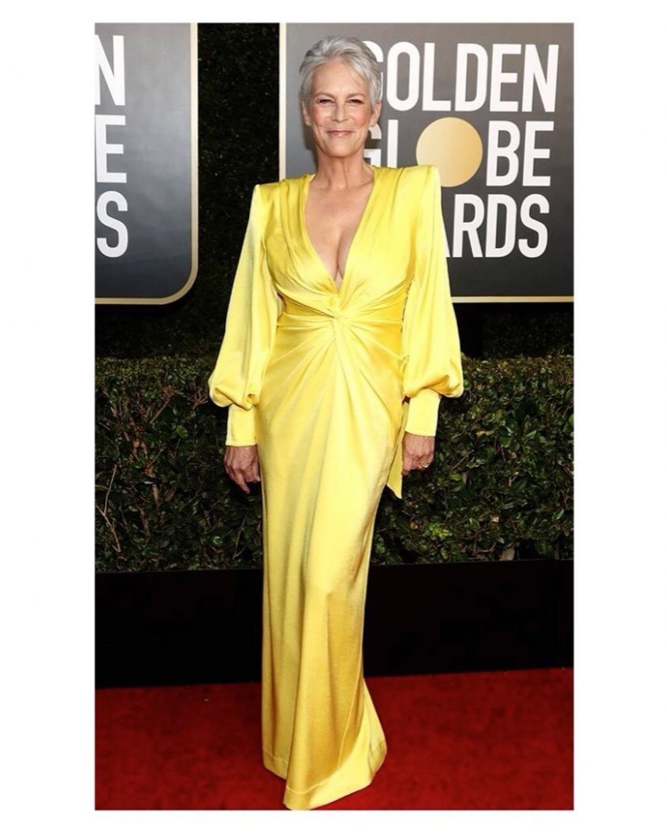 Джейми Ли Кертис в великолепном желтом атласном платье на Золотом Глобусе 2021 года