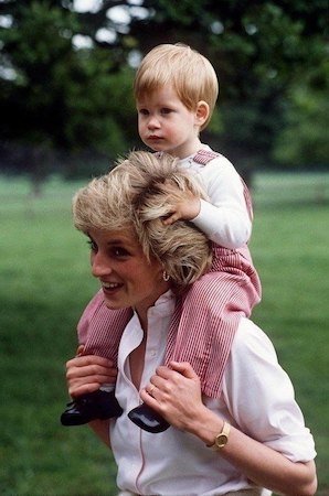 Принц Гарри поддержал детей, которые потеряли своих родителей из за коронавируса