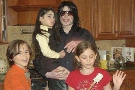 Сын Майкла Джексона стал гостем на телешоу: какие воспоминания у ребенка остались после смерти звездного отца?
