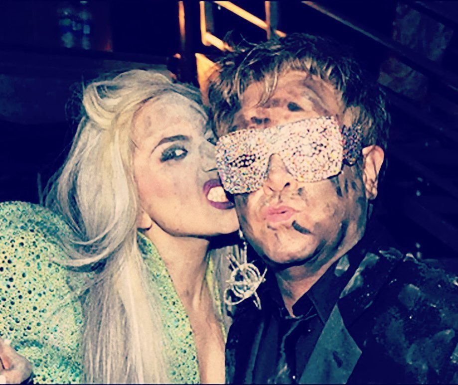 Леди Гага отметила свое 35 летие: все, что мне нужно – это мой бойфренд Майкл и мои собаки!