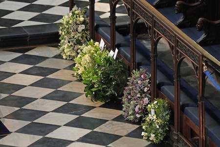 Меган Маркл заказала особый венок на похоронную церемонию принца Филиппа: каждый цветок имел свой смысл