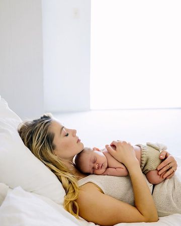 Эмбер Херд впервые стала мамой: фото актрисы с дочерью - 2