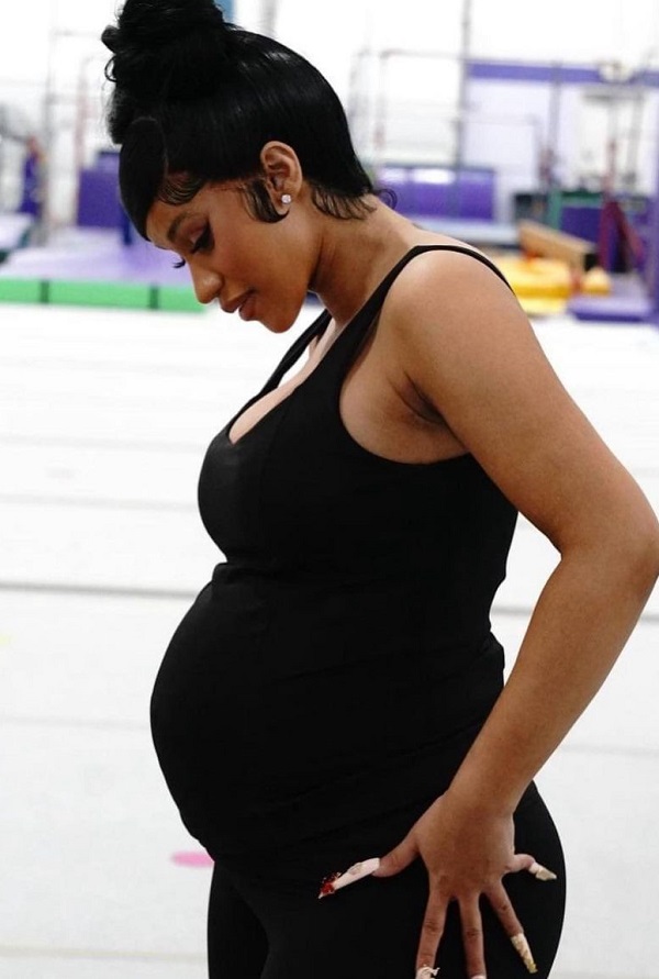 Cardi B опубликовала свою последнюю фотосессию для беременных перед родами! - 1