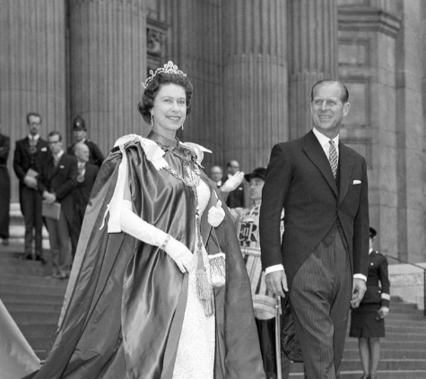 Ретро-фото королевы Елизаветы в честь 96-го дня рождения - 1