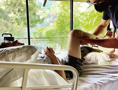 Джереми Реннер впервые стал на ноги спустя 3 месяца после аварии - 1