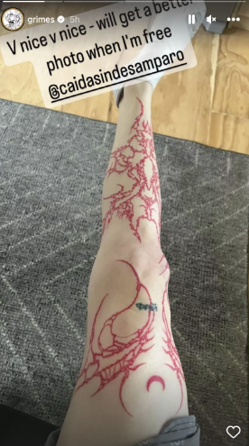 Бывшая Илона Маска сделала тату на всю ногу: фото - 1