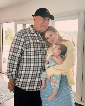 Брюс Уиллис нежно обнимает свою внучку в День отца: фото - 2