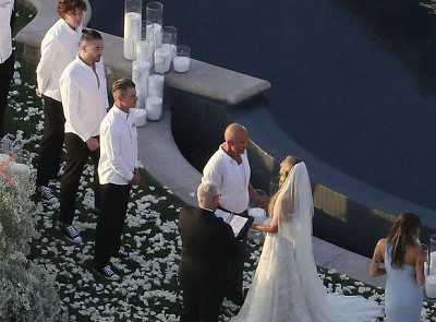 Майли Сайрус стала подружой невесты на свадьбе своей 56-летней мамы - 1