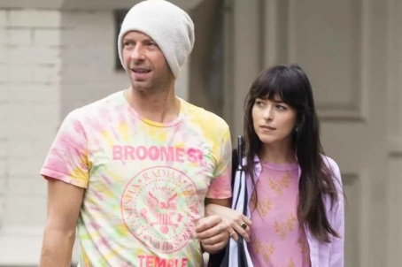 Дакота Джонсон, Крис Мартин