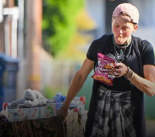 Лони Уиллис, бывшая фитнес-модель, чья жизнь изменилась после брака с актером