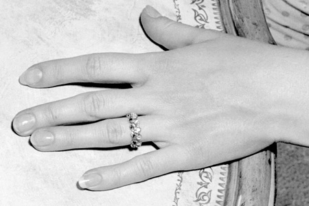 Грейс Келли с обручальным кольцом Cartier с бриллиантом 10,48 карата