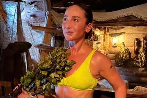 Ольга Бузова в ярком бикини отправилась на спа-процедуры в баню в центре Москвы - 1 Ольга Бузова