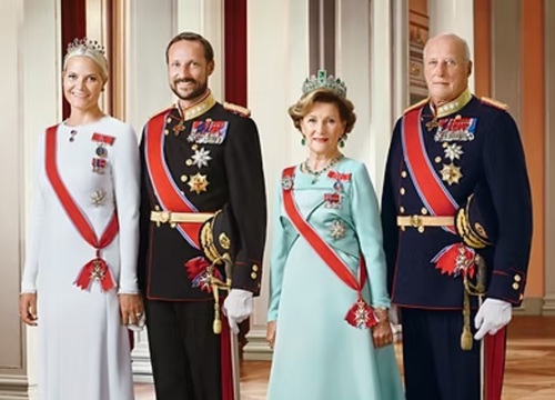 Король Харальд V, королева Соня, Соня Харальдсен