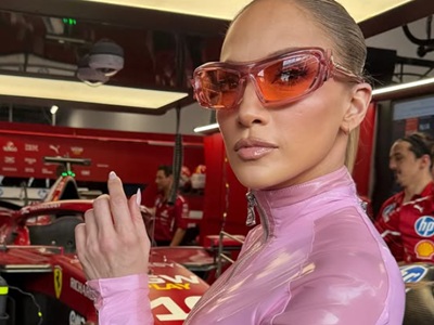 Дженнифер Лопес станцевала на Vogue World в Милане — в образе Dolce & Gabbana - 2 Дженнифер Лопес в вечернем образе