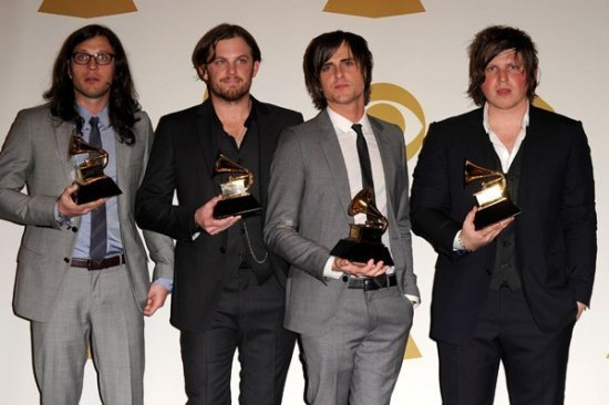 Kings of Leon добавили второй концерт в The O2 к юбилею арены - 1 Участники Kings of Leon с наградами на церемонии Grammy 2010