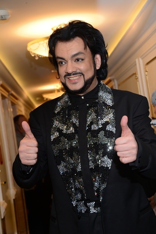 Золотой граммофон 2005 киркоров. Платья от киркорова. Граммофоны киркорова. Сценические костюмы киркорова. Киркоров золотой граммофон 2018.