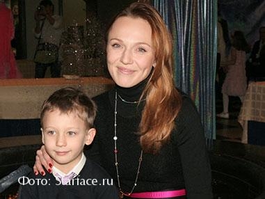 Альбина Джанабаева с сыном