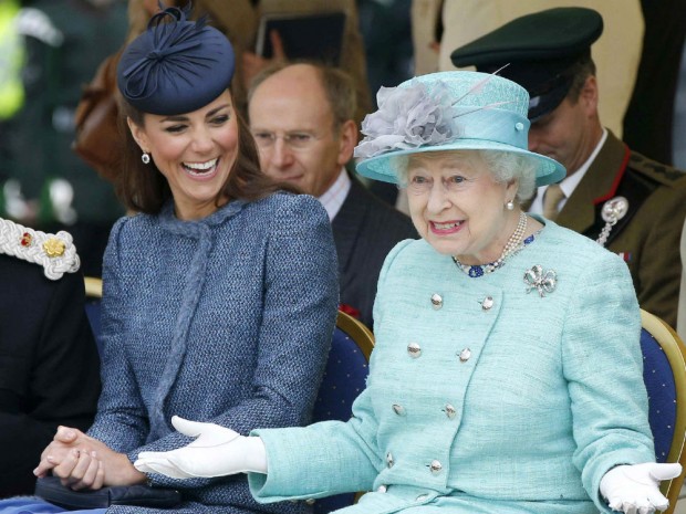 kate-middleton-queen-L-2